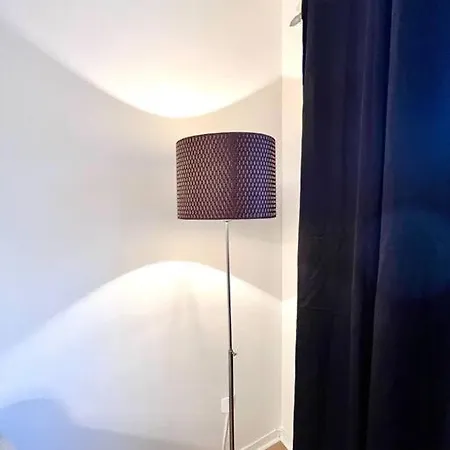 Nice 1 Bedroom In Apartment *