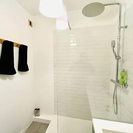 Nice 1 Bedroom In Apartment *